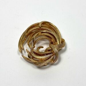 LiSNER Brooch Vintage Signed Gold Tone Swirl Knot